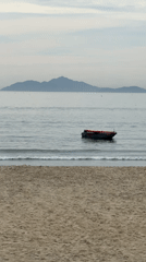 Đà Nẵng beachside streets blend daily life and active construction
