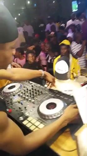 Live DJ set and dancing at a Lokoja night event