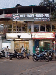 Daily street life documented in Oxel, India