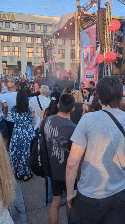 Coca-Cola 'The Voice' concert draws crowds in an outdoor plaza
