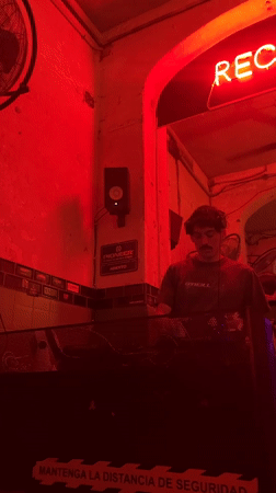 Late-night DJ set draws crowd to Barcelona's RECREO bar