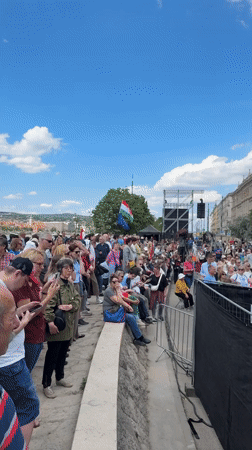 Large crowd gathers for outdoor speaking event in Budapest