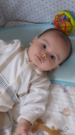 Baby's early morning playtime captured in Shunde District