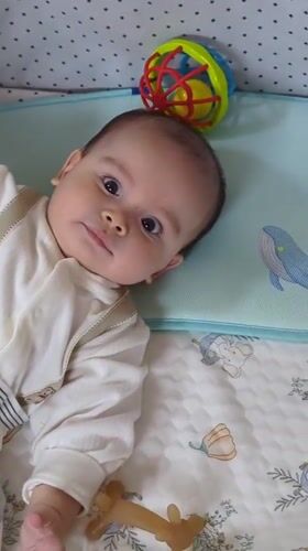 Baby's early morning playtime captured in Shunde District