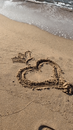 Dog discovers heart drawing on Spanish beach