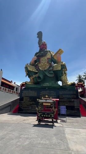 Guan Yu temple in Baan Hua Thanon, ornate and quietly striking