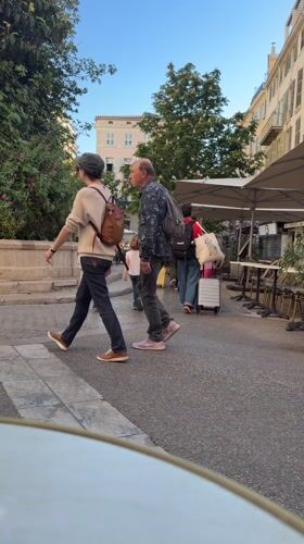 Street scene captured in Toulon during clear afternoon