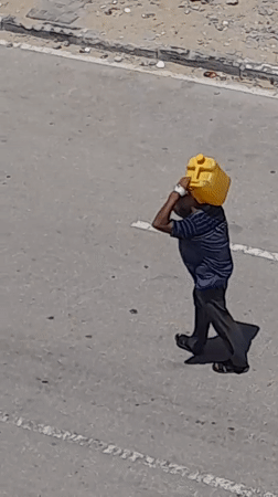 Khan Yunis residents navigate water scarcity amid heavy destruction