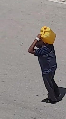 Khan Yunis residents navigate water scarcity amid heavy destruction