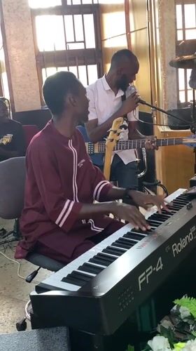 Church wedding in Kuru Karama with live music and traditional dress