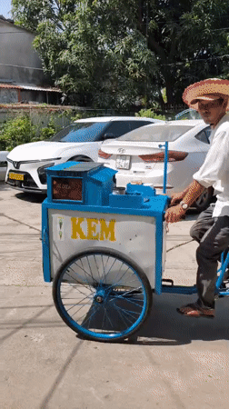 Nha Trang street life: flags, food carts, murals, and city texture
