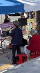 Street market draws crowds, performers in Seoul