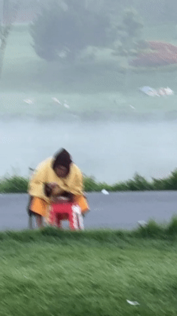 Evening scenes captured in Da Lat: dining woman, cycling group