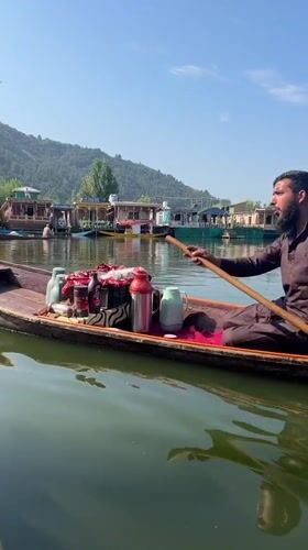 Shikara boats and houseboats on Dal Lake, Srinagar