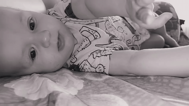 Morning family moments with baby documented in Tobolsk home