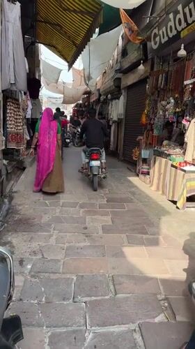 Street life and sacred cows in Pushkar's old bazaar