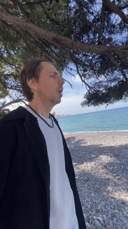 Man records #CarryChallenge video at Bar Montenegro seaside
