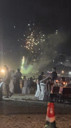 Beach fireworks celebration draws crowds in Kuta Selatan