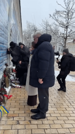 Kyiv residents pay respects at war memorial during winter