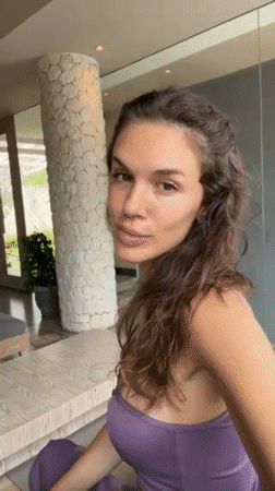 Woman in purple tank top spotted in Indonesian resort lobby