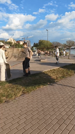 Sunday afternoon recreation unfolds at Ternopil lakeside park