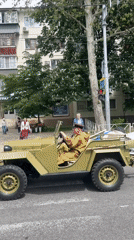Vintage Soviet military jeep spotted towing artillery in Krasnodar