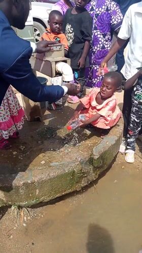 Community water gathering draws formal celebration in Taagbe, Nigeria