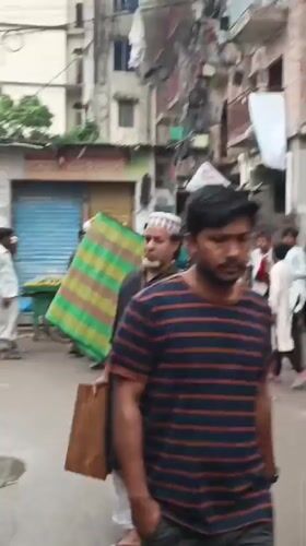 Morning crowd fills narrow Dhaka street with pedestrians