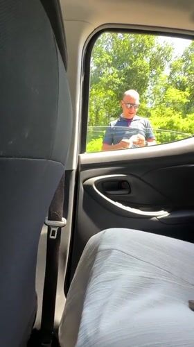 Vehicle stops at Italian toll booth, routine payment observed