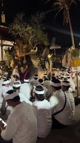 Traditional Balinese night procession winds through Ubud temple district