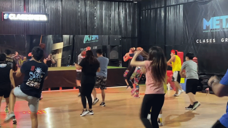Group fitness and gym activity at an Arica indoor space