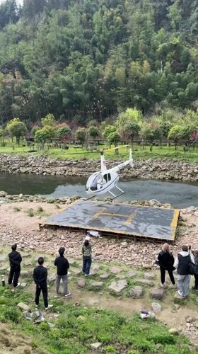 Helicopter operations observed by tourists in Zhangjiajie scenic area