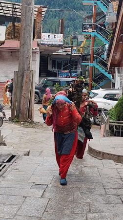 Community-scale cooking in full swing in Vashisht, India