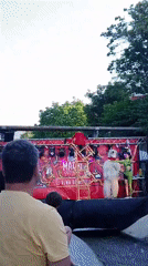 Madrid-themed outdoor performance staged alongside decorated canal draws audience