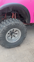 Morning street scenes and pink pickup spotted in Minsk