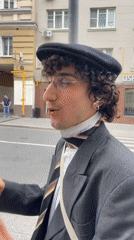 Ordinary Moscow street life captured by witnesses Thursday afternoon