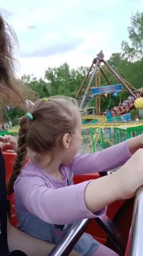 Mother and daughter enjoy amusement park rides in Yekaterinburg