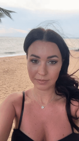 Woman documents beach visit with selfies in Pattaya, Thailand