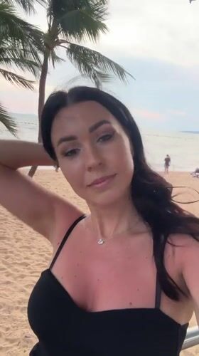 Woman documents beach visit with selfies in Pattaya, Thailand