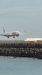Lion Air 737 makes final approach at Kuta airport