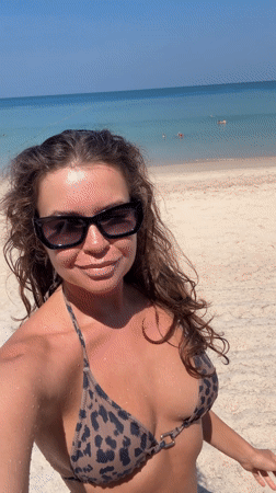 Beachgoer spotted in leopard bikini at Thai resort area