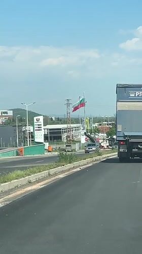 Vehicle records routine traffic near Stara Zagora gas station