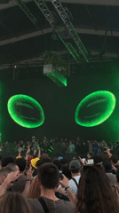 Live concert draws crowd in Paris with alien-themed visuals