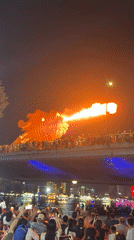 Dragon Bridge fire show draws crowds along Da Nang waterfront