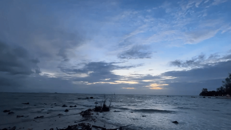 Stormy skies and rough surf on Ko Pha-ngan's coast