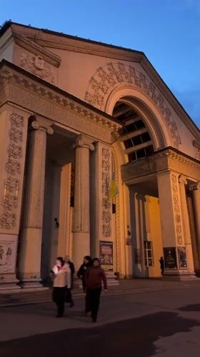 Evening scenes captured in Kryvyi Rih: illuminated building, woman's portrait