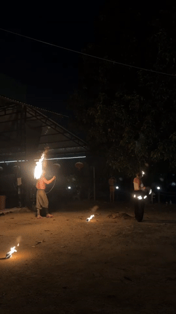 Bonfire night in Nha Trang turns into a fire performance