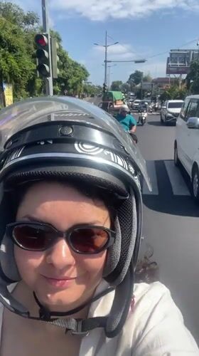 Scooter selfies and street-level views in Kuta Selatan