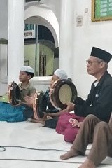 Traditional Islamic music session at a mosque in Wedung