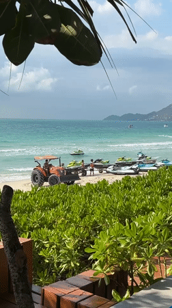 Tourist captures late-night resort scenes in Baan Chaweng, Thailand